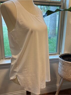 Uniqlo white Scoop Neck Sleeveless Tank